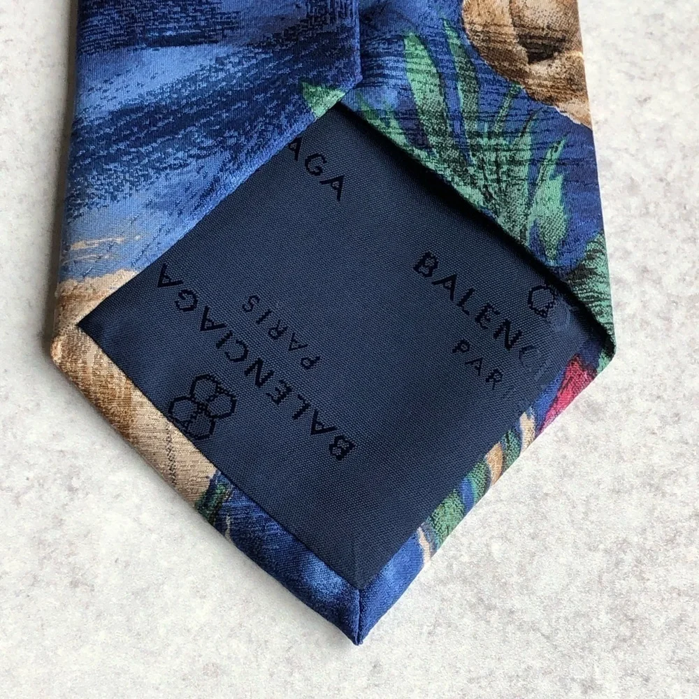 Balenciaga excellent pre
